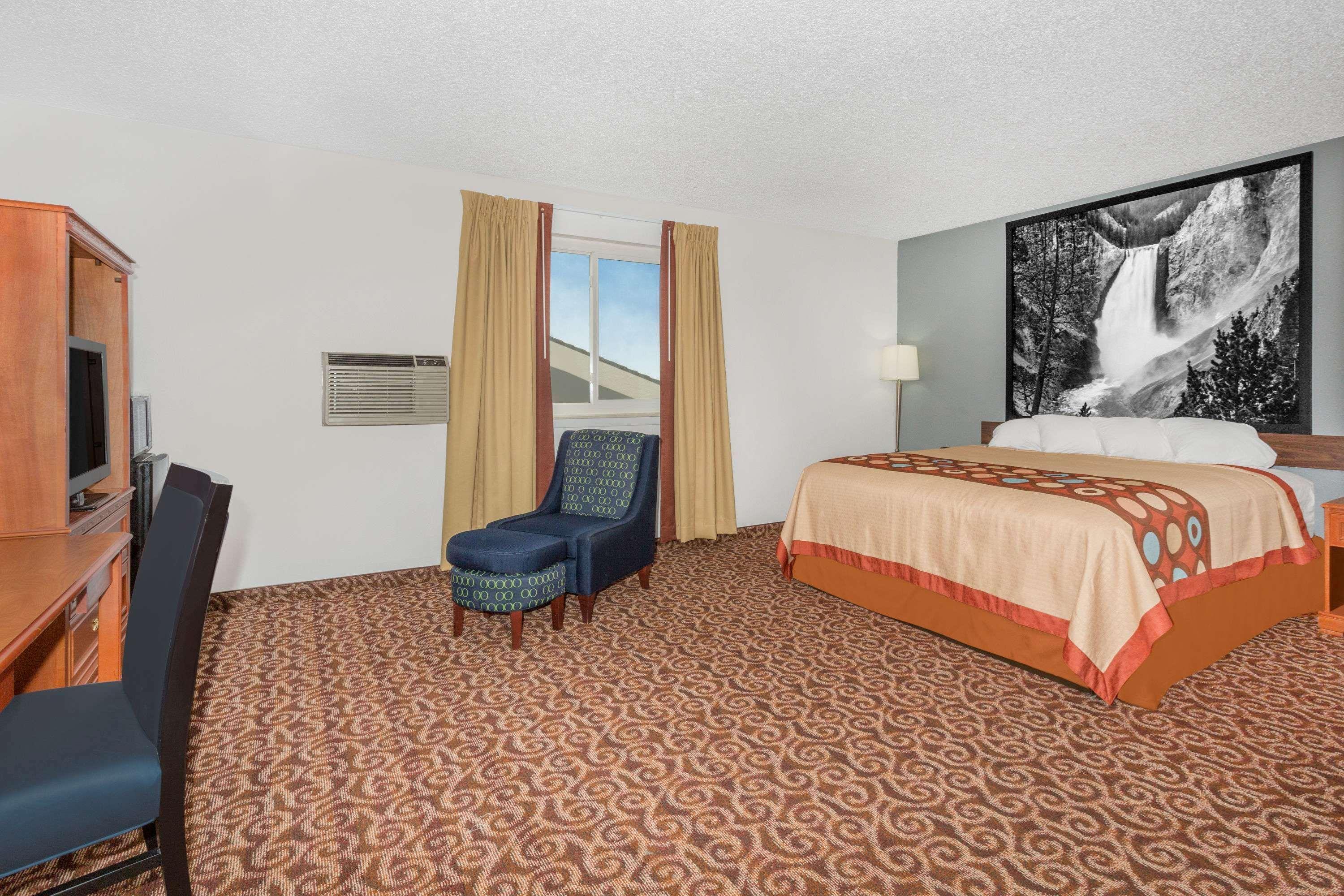 Super 8 By Wyndham Gillette Hotel Buitenkant foto