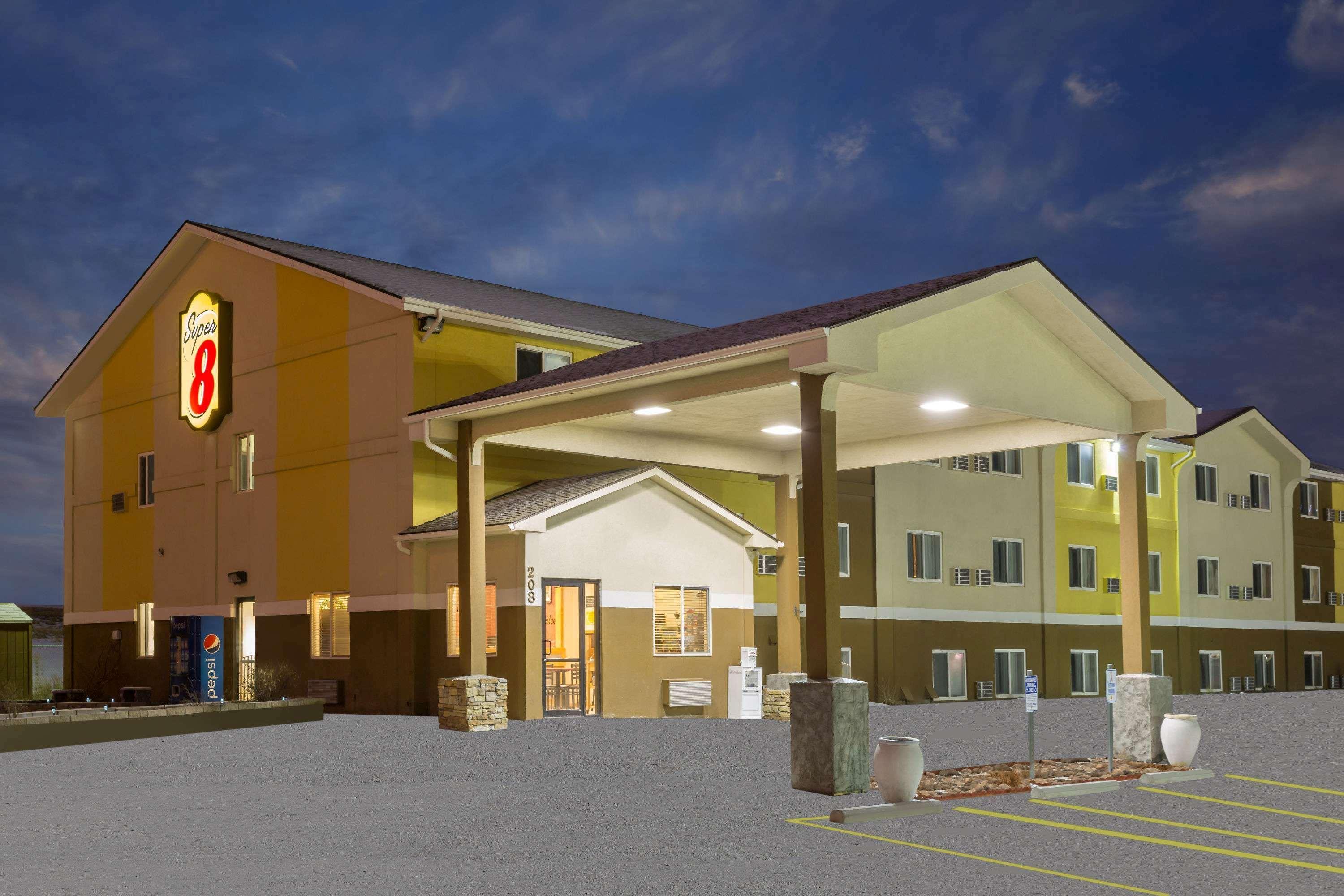 Super 8 By Wyndham Gillette Hotel Buitenkant foto