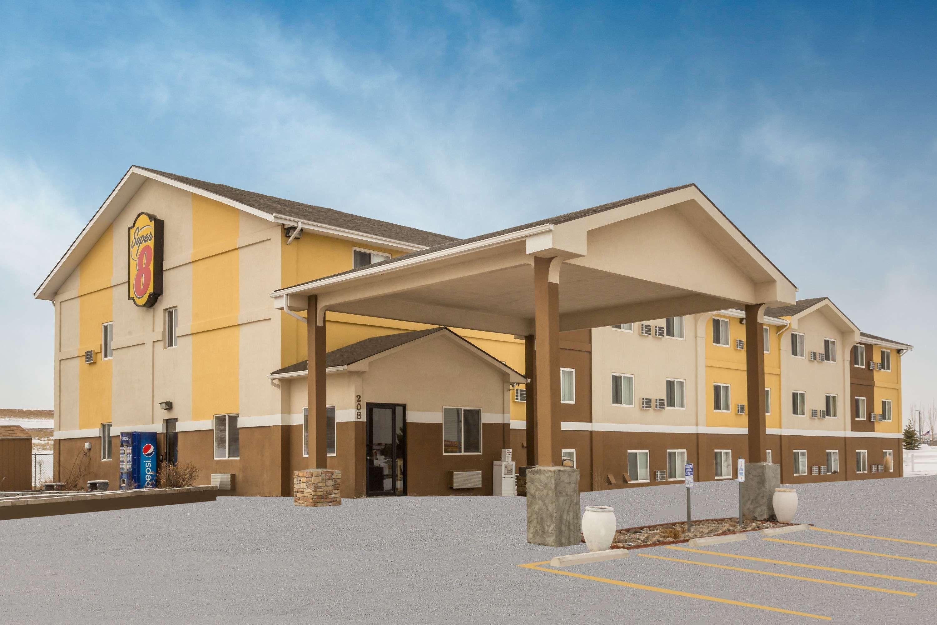 Super 8 By Wyndham Gillette Hotel Buitenkant foto