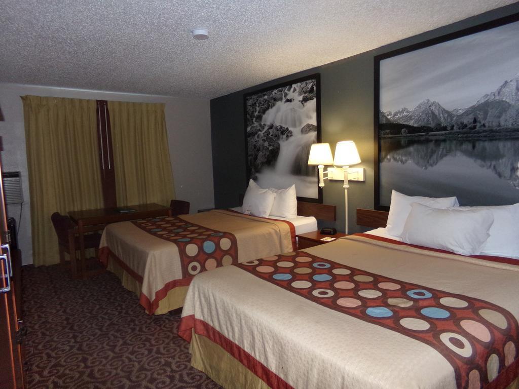 Super 8 By Wyndham Gillette Hotel Buitenkant foto