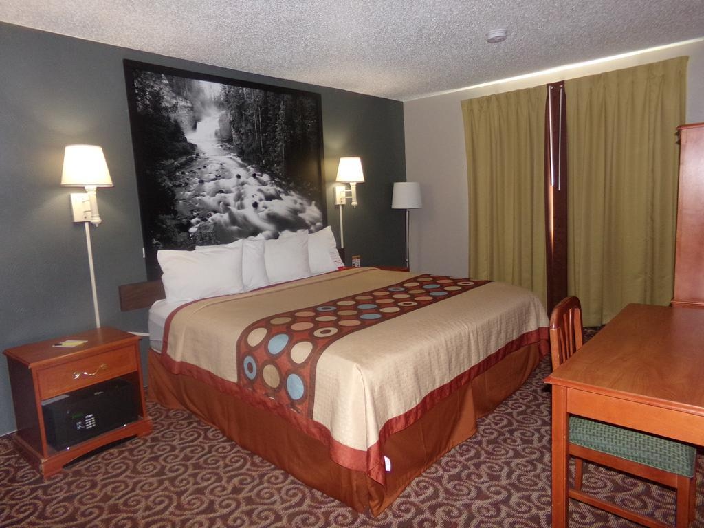 Super 8 By Wyndham Gillette Hotel Buitenkant foto
