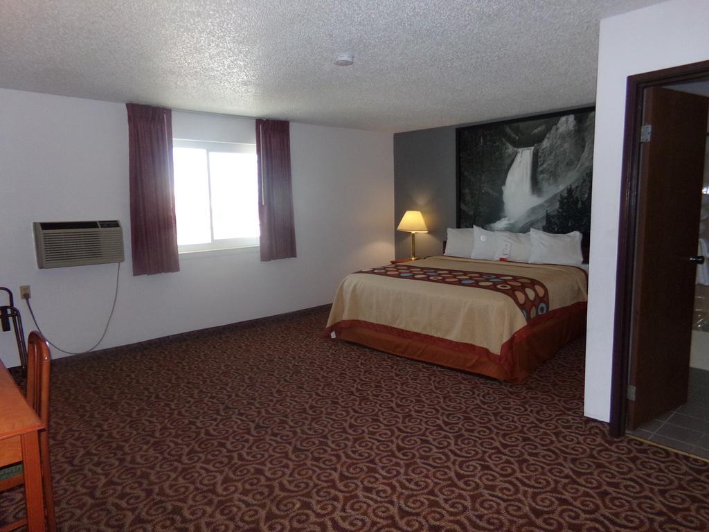 Super 8 By Wyndham Gillette Hotel Buitenkant foto